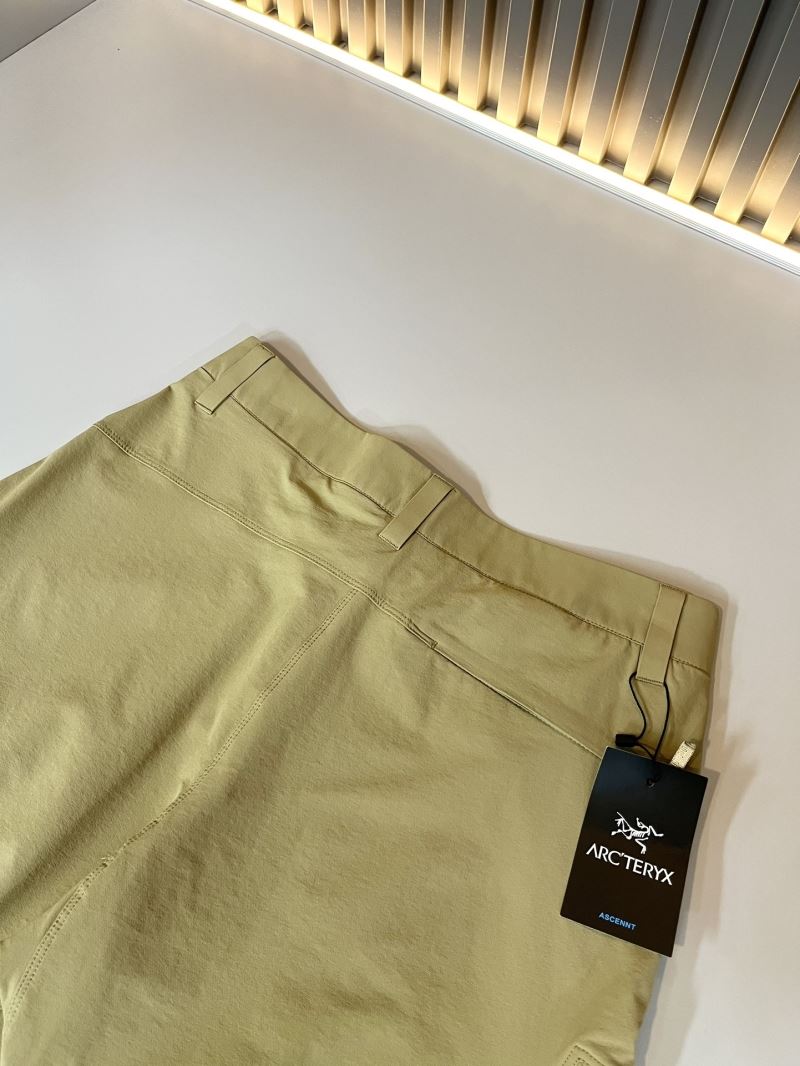 Canada Goose Short Pants